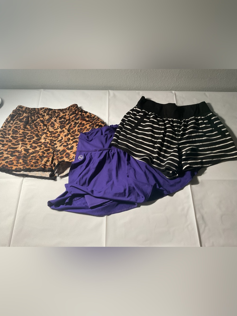Women’s Shorts Lot x3 Animal Print Strips Solid Casual Athleisure Pockets Size M